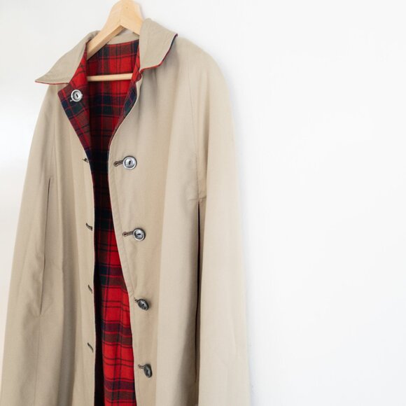 VINTAGE 70s Reversible Plaid Blanket Wool Cape - Picture 7 of 7